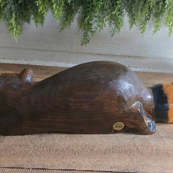 Big Sky Carvers Jeff Fleming Pine Wood Carved Ricky Raccoon Sculpture Bearfoots - Picture 10 of 12